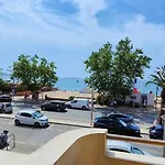 Charming Beachfront Studio In Frejus Plage